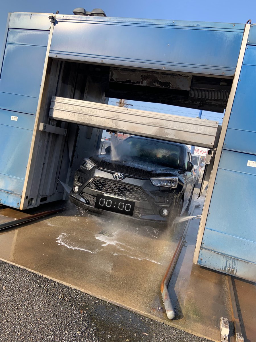 ズボラなので、洗車機にかけてしまう。。ただし絶対に絶対にノーブラシ洗車