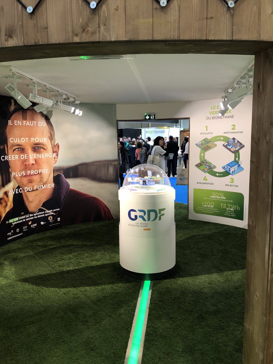 Début de journée avec des volontaires ⁦<a href="/GRDF/">GRDF</a>⁩ motivés et le chant des poules Hall4 #SIA2020