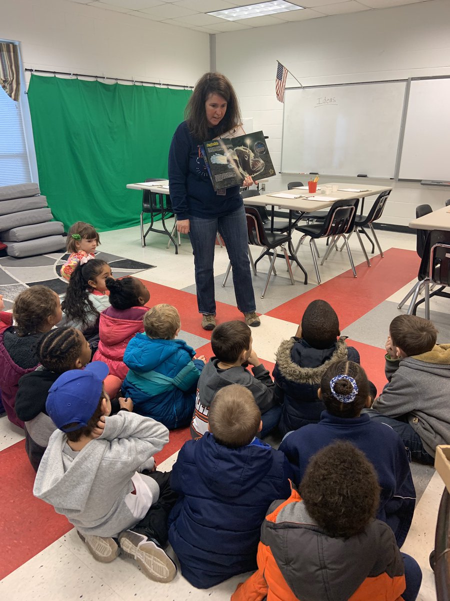 ITRTtinytech's tweet image. Exploring Bioluminescence! Today Grade 1 students used Play-Doh and clay to create unique animals with adaptations that light up to communicate, to catch prey, or as a defense. It was a great way for students to troubleshoot and show creativity, too! @HanoverSchools #hcpspln