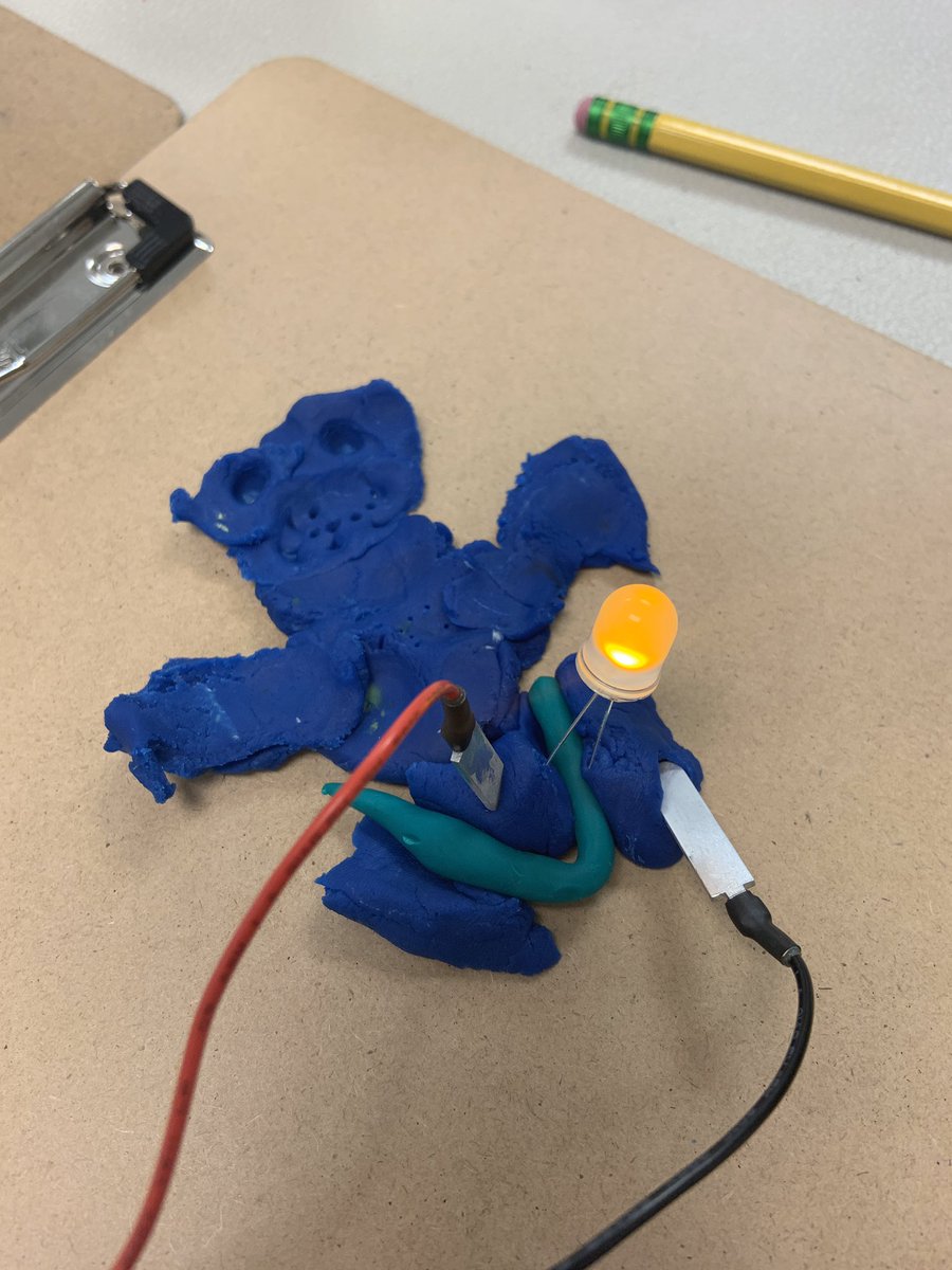 ITRTtinytech's tweet image. Exploring Bioluminescence! Today Grade 1 students used Play-Doh and clay to create unique animals with adaptations that light up to communicate, to catch prey, or as a defense. It was a great way for students to troubleshoot and show creativity, too! @HanoverSchools #hcpspln
