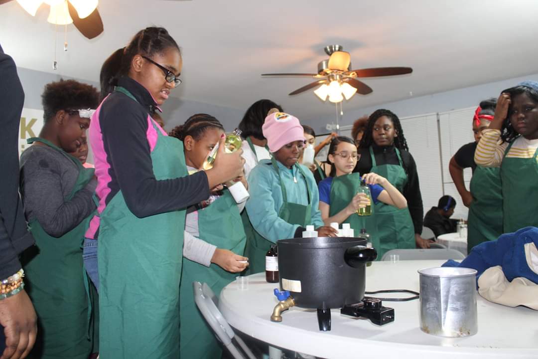 AcademyChi's tweet photo. Thank you to Hairknology for coming out and teaching a braiding class and to Emerald Escape Products for teaching a candle making class! https://t.co/XFPyJw5xfO