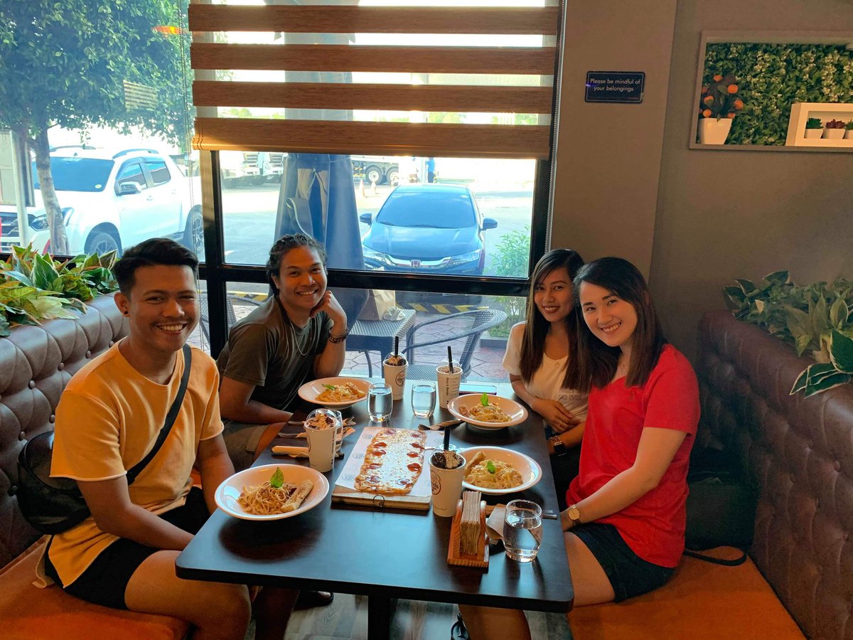 zirpaul's tweet photo. Thank God, co'z after 6 years, na-kumpleto ulit kami!!! ❄🍀☀🍂 #4Seasons #HighschoolBestfriends https://t.co/d0LkWAnonW