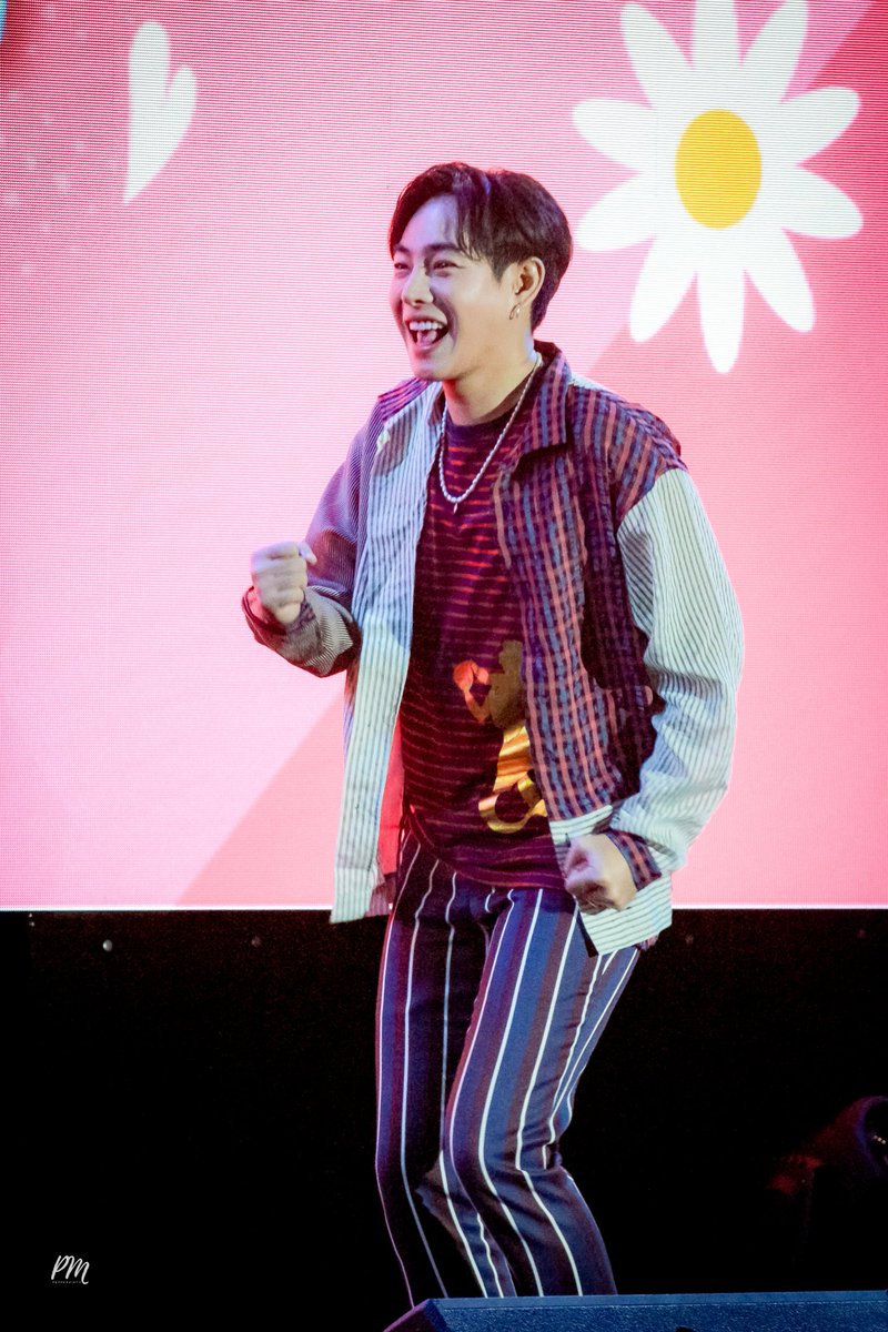 PePPerMinTzzzz's tweet photo. รางวัลวิ่งน้อยแต่วิ่งนะเป็นของพิคแล้ว เย้ 😝😝😝
#เป๊กผลิตโชค
#PeckPalitchoke
#KohFunRunxPECK
#โก๋แก่ลันเตาxPeck
#palitgallery
#PMzPHOTO https://t.co/7B9spEPVr0