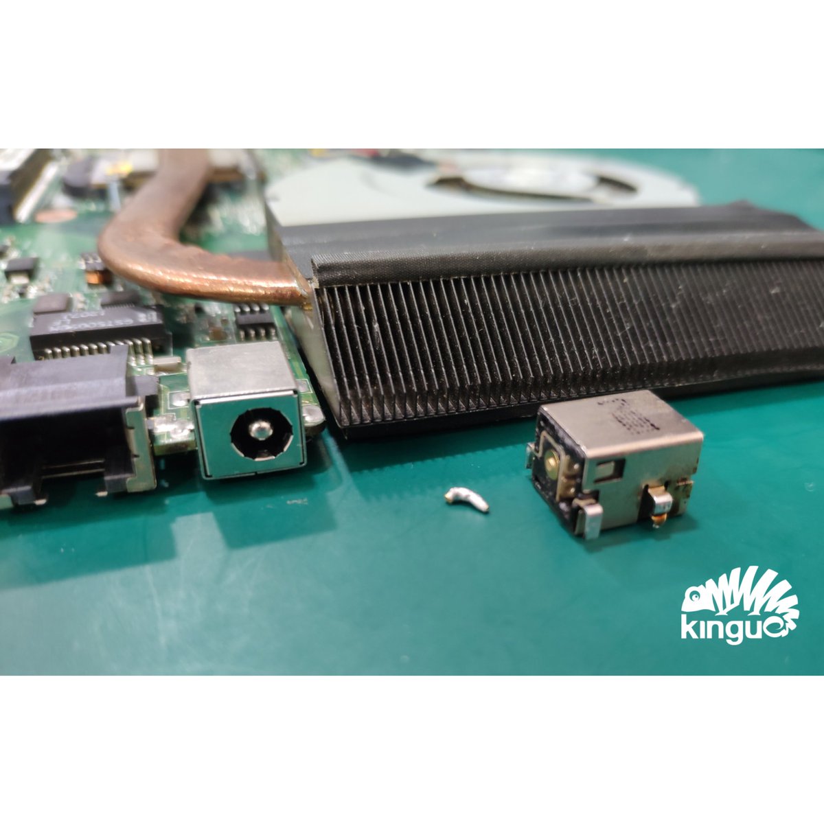 🛠 SUSTITUCIÓN CONECTOR DE CARGA EN PORTÁTIL 🛠

Conector de carga soldado a placa base sustituido en portátil de la marca ASUS. Nuestro cliente tenia problemas para cargar su portátil y después de un diagnóstico y desmontar el equipo pudimos observar que la soldadura central...