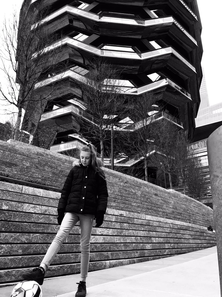 3fsLifestyle's tweet photo. 3FS exploring The Vessel ⚓️
Fun week in #NYC 
📸: @krislpatton 
#nyc #MondayMorning #futbol #FutbolFemenino https://t.co/nRazpXDwHt