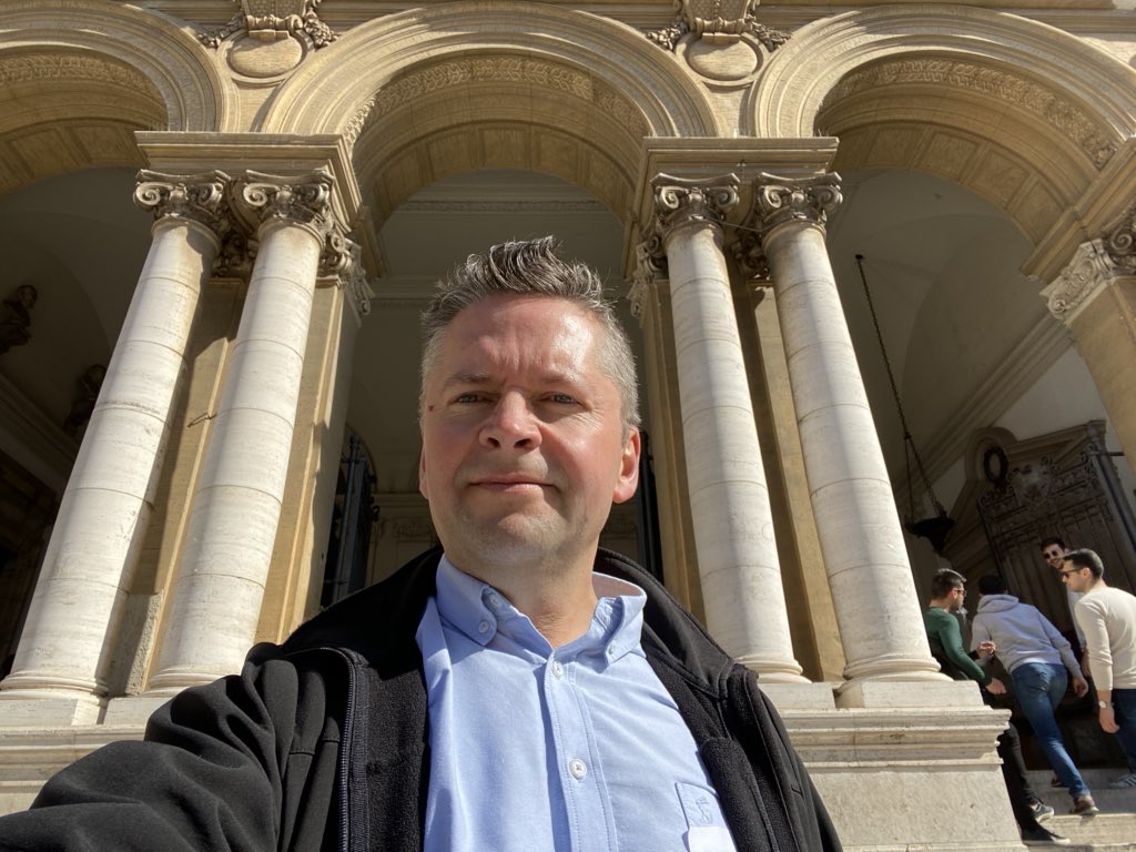 Teaching systems thinking (for aviation safety) in Sapienza University. The environment and weather is a tonic for this tough few weeks of travel and teaching ☀ 🇮🇹