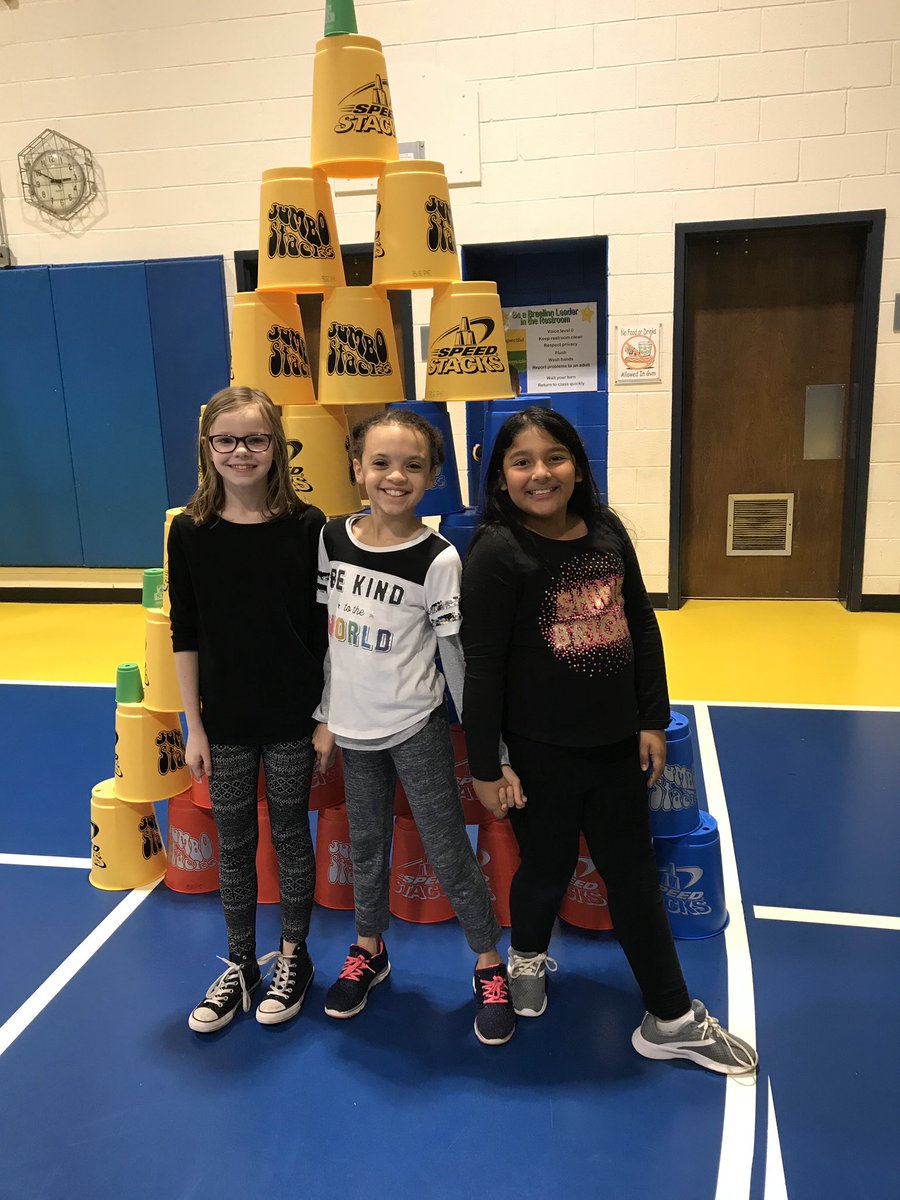 MarandaJaggers's tweet photo. @BraelinnStars Team building and kindness go a long way. Their shirts say it all...
Be kind to the world and Shine bright! #shinebright  #kindessmatters https://t.co/V4rlEydXcS