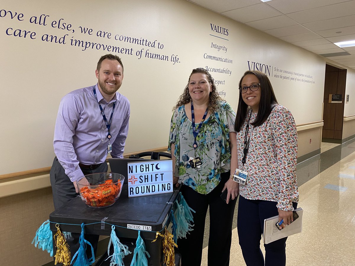 MeganJones239's tweet photo. First night shift rounding was a success! We were able to fix some computers and make our night shift happy with Reese’s! #healthcareinspired #nightshift #rounding @KrauseDanie69 https://t.co/JvKzqckoPh