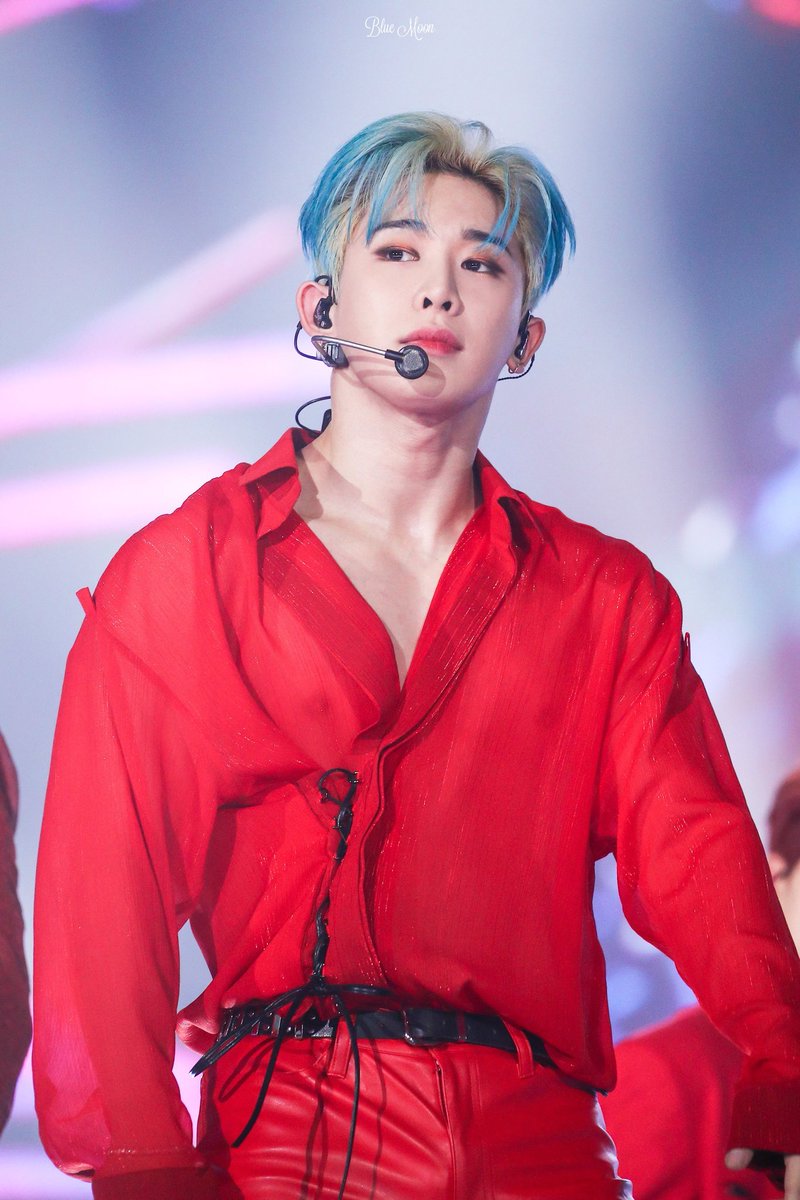 + The non-prerec footage where Shownu and Wonho were wearing the blessed red outfits SN: WH: 