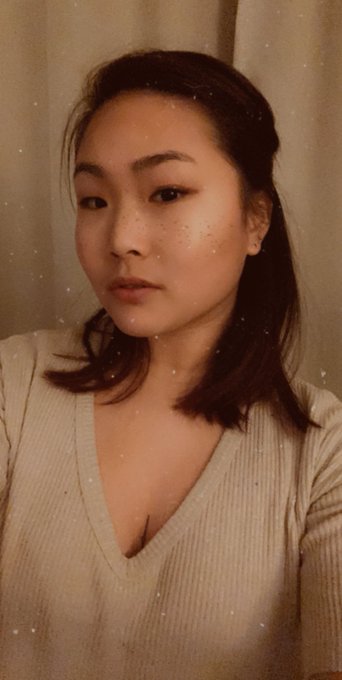 Suns not out, freckles not out but here&rsquo;s a Snapchat filter to hold me over until spring 🌸 https://t