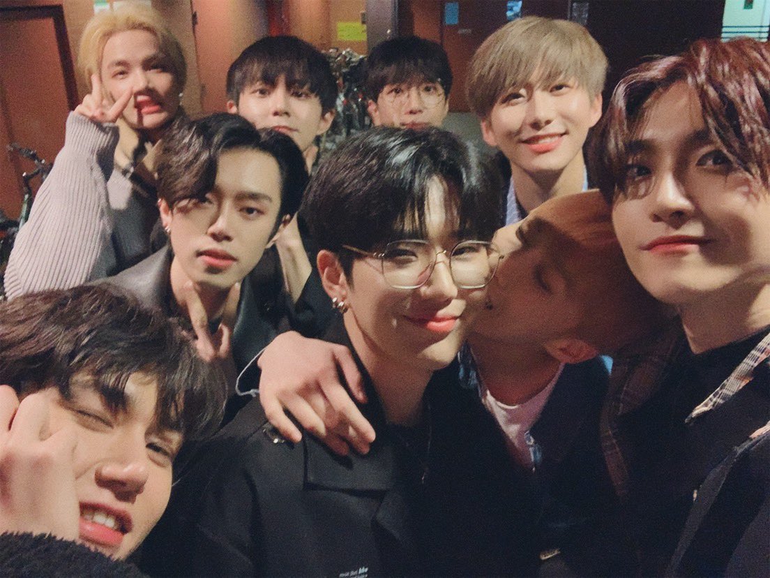 dna_enter's tweet photo. #멋진녀석들 #greatguys 공연 무사히 다 끝내구ㅎㅎ내일모레 오사카 공연이 마지막이네용 마지막날은 아주 정말 Big 특별한 선물 준비했으니까 많이마니 찾아와주셔서 경품 타가세용 고생해쪄여 멋녀들❤️❤️ https://t.co/tm0lxQrvJF