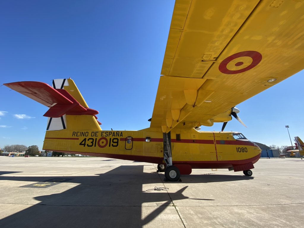 maruat43's tweet photo. 2 aviones anfibios #apagafuegos del #43grupo 🇪🇸✈️💦🔥🌲del @ejercitodelaire vamos de camino a 🇮🇨#GranCanaria, haciendo escala técnica en #Málaga para ayudar en lo posible con los #IFGranCanaria #FuerzaGranCanaria 💪🏻 https://t.co/vphdZcrCwR