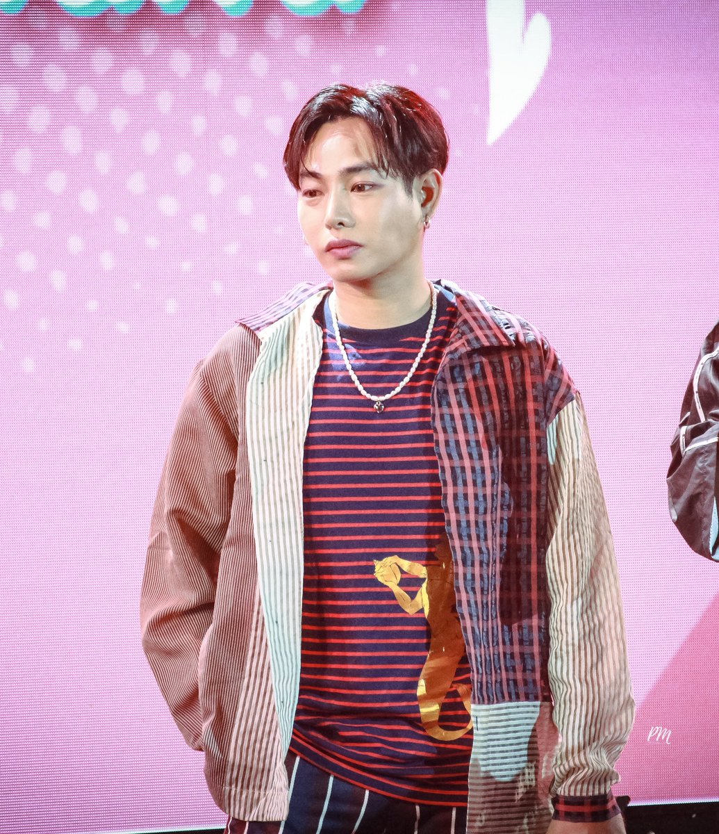 PePPerMinTzzzz's tweet photo. อย่ามายิ้มกรุมกริ่ม อย่ามาชำเลืองมองแบบนั้้น 😣😣😣
#เป๊กผลิตโชค
#PeckPalitchoke
#KohFunRunxPECK
#โก๋แก่ลันเตาxPeck
#palitgallery
#PMzPHOTO https://t.co/6Oat6WEtWf