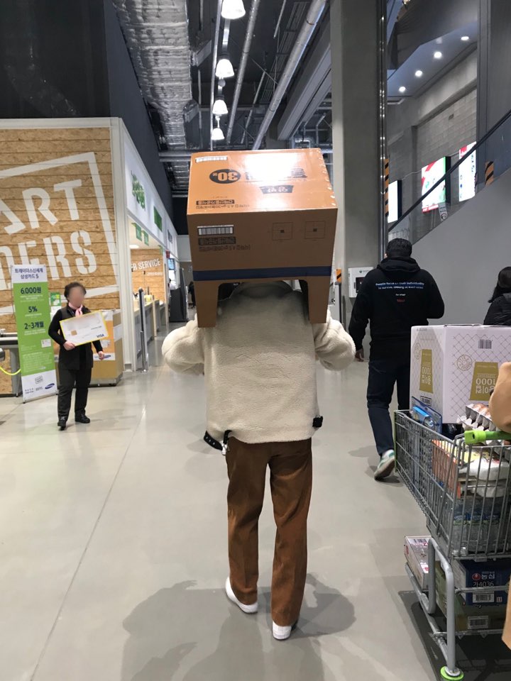 ☆━━━━━𝕕𝕒𝕪 𝟝𝟝 𝕠𝕗 𝟛𝟞𝟞━━━━━☆kitty seonghwa likes his new box