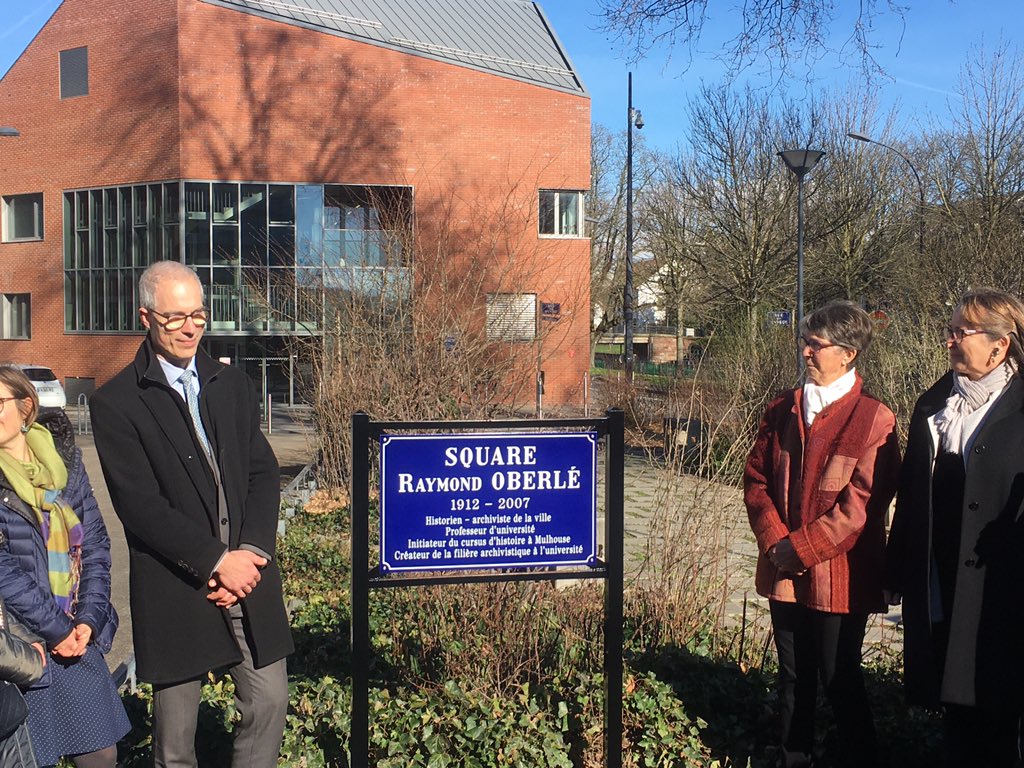 [#EnDirect] 🔵 L’inauguration du #square #RaymondOberle dans le quartier fonderie à #Mulhouse. Archiviste, universitaire et historien, il est fondateur de <a href="/MecadocArchive/">Master Archives UHA</a>, c’est à lui que nous devons le nom d’Université de Haute-Alsace <a href="/UHA68/">UHA</a>. Un bel hommage à ce Mulhousien.