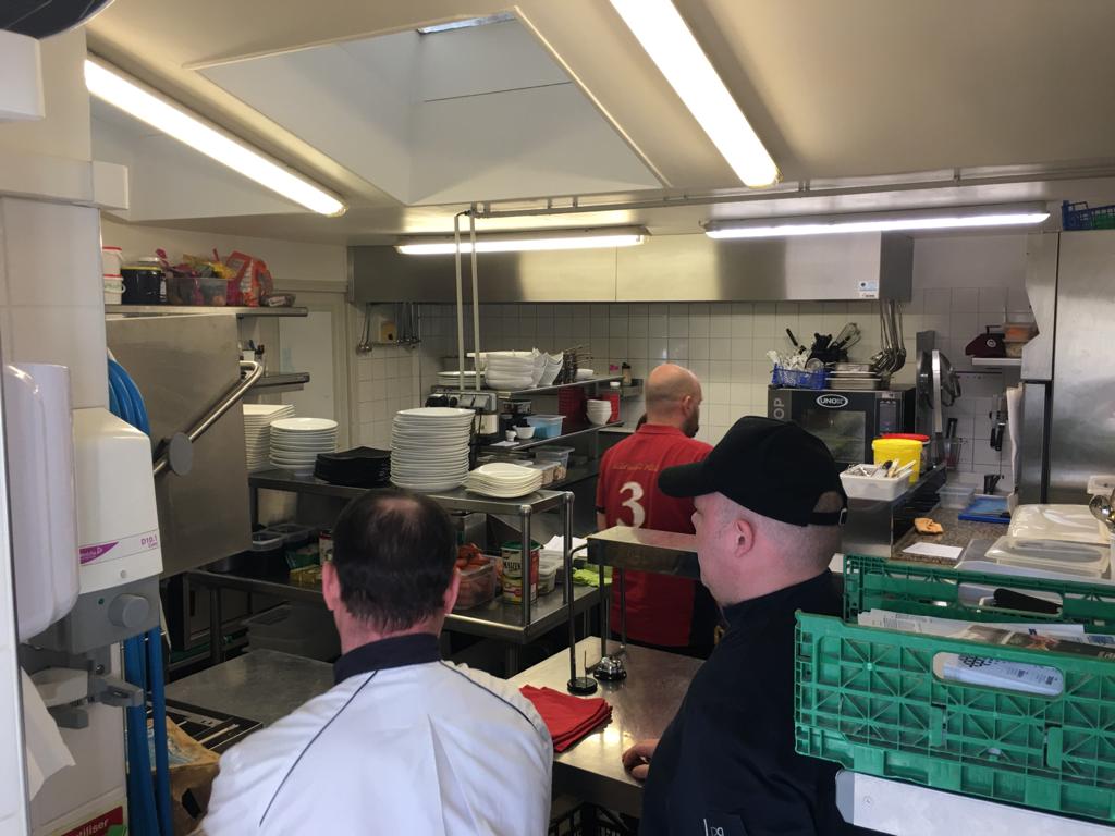 Lancement de la semaine des métiers de la #restauration #AvecPoleEmploi à #châteauroux, quoi de plus efficace qu'un exercice pratique en conditions réelles pour les futurs serveurs et cuisiniers 👌<a href="/DavidBrnrd/">David Bernard</a> <a href="/bret_monique/">Monique Bret</a> <a href="/fabiennepicard1/">Fabienne Picardat</a> @CazaletMarianne <a href="/vcoppensmenager/">Virginie Coppens Menager</a>