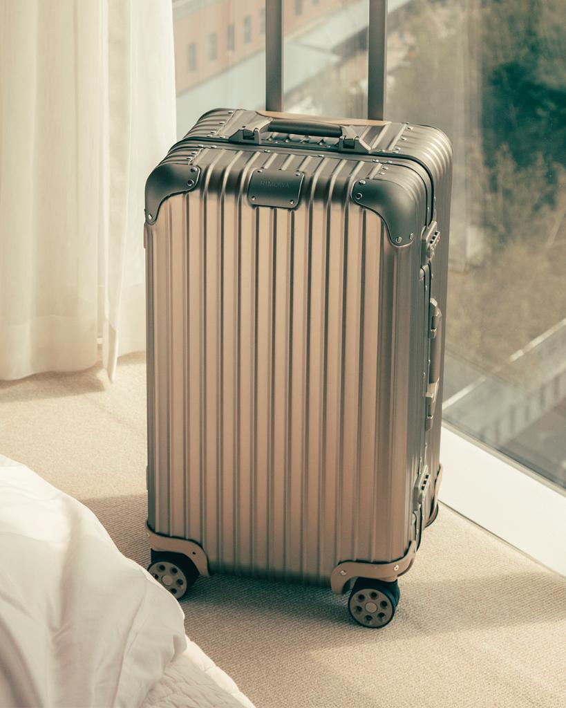 RIMOWA on X: Each piece of RIMOWA luggage is carefully handcrafted with a  combination of high-end materials, innovative components, and attention to  detail. ⁣Discover more luggage from the RIMOWA Original collection in