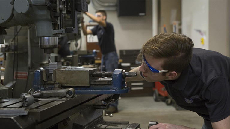 Worcester Technical High School's advanced #manufacturing program prepares #students for #careers. Learn how: bit.ly/32gCqER