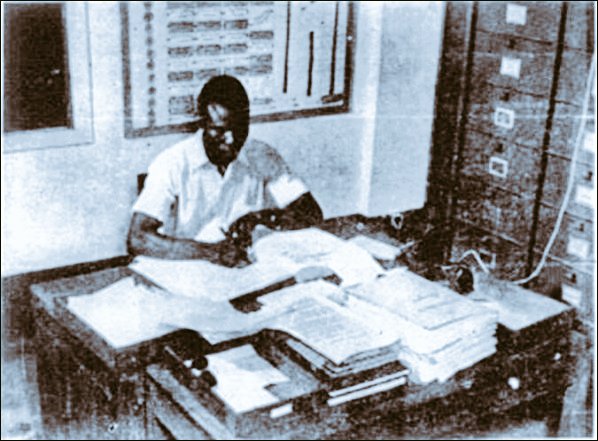 Mais le succès est grand. Deux ans plus tard, Radio Congolia est fondée par un technicien belge. Elle ratisse large avec des émissions dans les quatre langues nationales congolaises. C’est en octobre 1940 qu’est créée la radio propre à la colonie : la RCB (radio Congo belge).