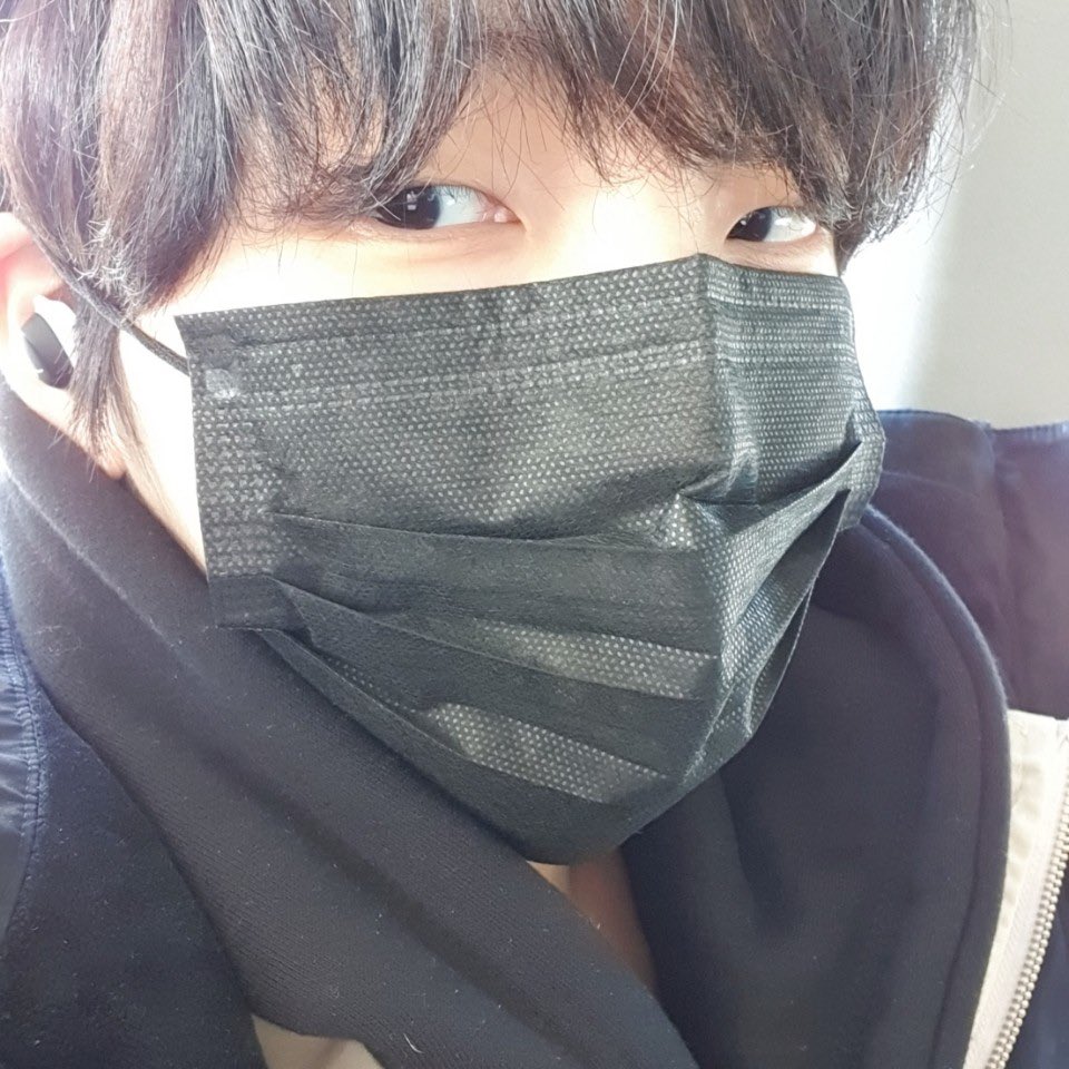 singwithus_19's tweet photo. 흑임자 인절미 https://t.co/y6UxIT4BjX