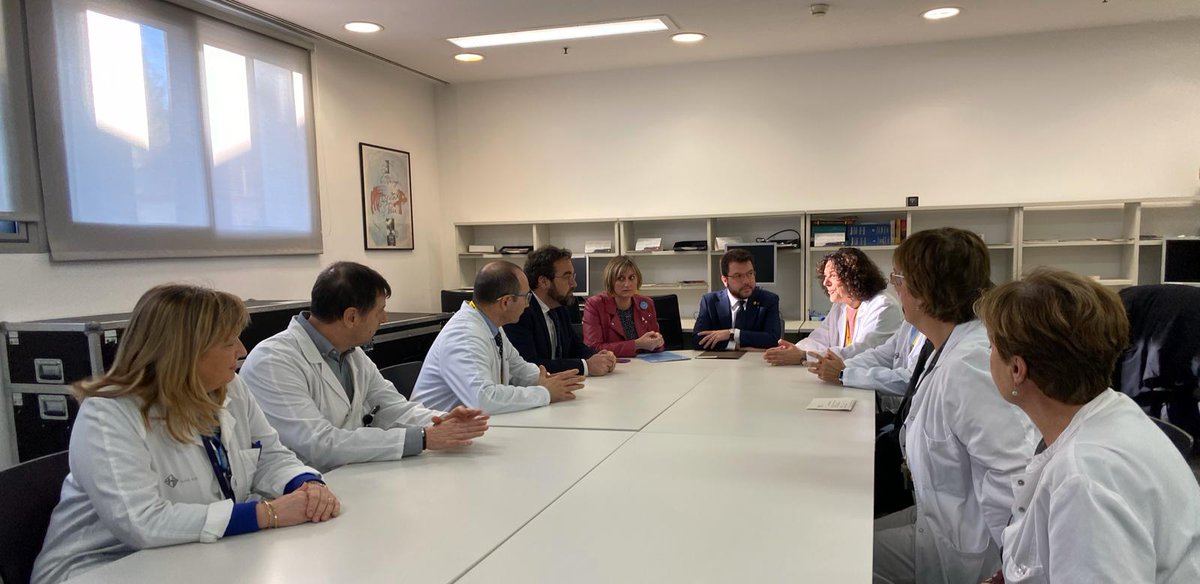 Sant Pau - Campus Salut Barcelona (@hospitalsantpau) on Twitter photo Presentant avui a #SantPau amb el <a href="/vicepresicat/">Compte no operatiu</a> i la #consellera de <a href="/salutcat/">Salut</a> <a href="/albaverges/">Alba Vergés Bosch 🎗</a> un innovador nou model hologràfic #3D per a intervencions quirúrgiques d'alta complexitat desenvolupat amb la col·laboració de <a href="/newtonlabspace/">Newtonlab Space</a> i el suport de la <a href="/MWCapital/">Mobile World Capital Barcelona</a> #Barcelona Presentant avui a #SantPau amb el <a href="/vicepresicat/">Compte no operatiu</a> i la #consellera de <a href="/salutcat/">Salut</a> <a href="/albaverges/">Alba Vergés Bosch 🎗</a> un innovador nou model hologràfic #3D per a intervencions quirúrgiques d'alta complexitat desenvolupat amb la col·laboració de <a href="/newtonlabspace/">Newtonlab Space</a> i el suport de la <a href="/MWCapital/">Mobile World Capital Barcelona</a> #Barcelona