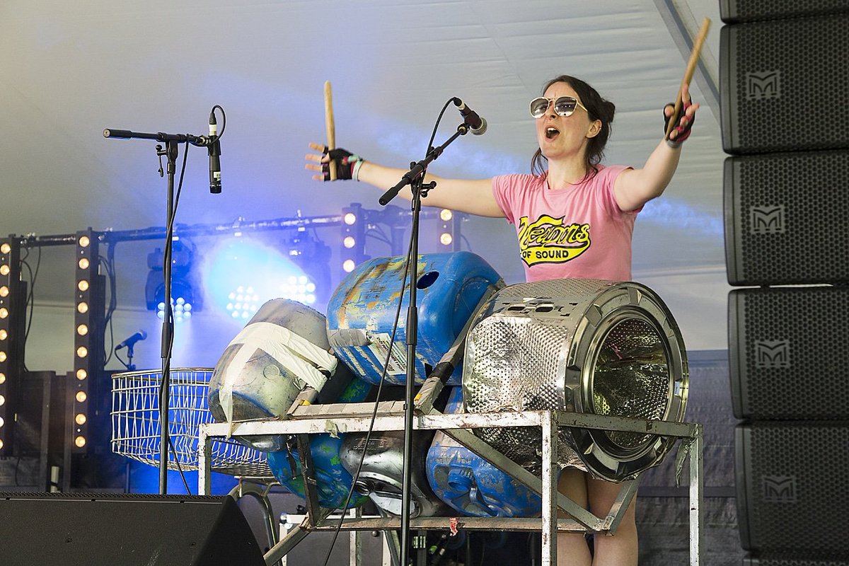 GlasdenburyFest's tweet photo. Moving into Monday like we own it- @WeaponsOfSound style! Hands up if you are moving to the beat of your own band today? Reggae?Jazz? Disco?Blues?
#festivaloftheyeardevon #SWTAwards #DevonTA
#visitdevon #junkband #visitsouthdevon
#MusicMonday #MondayMotivation #MondayMood https://t.co/xzUyRTqV8R