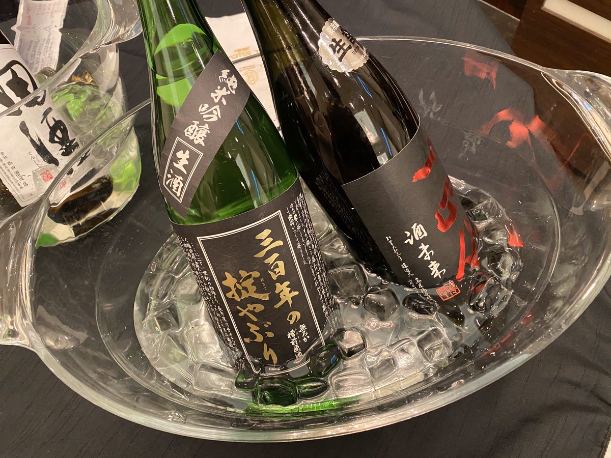 Saki 素敵な結婚式と披露宴だった 披露宴では 酒豪の私の友達が自前で日本酒を持ち込み振る舞う特設バーカウンターがあった 類友とはこの事を言うのか と思った 明日も仕事なのでほどほどに Saki 素敵な結婚式と披露宴だった 披露宴では 酒豪の私の友達が自前で日本酒を持ち込み振る舞う特設バーカウンターがあった 類友とはこの事を言うのか と思った 明日も仕事なのでほどほどに