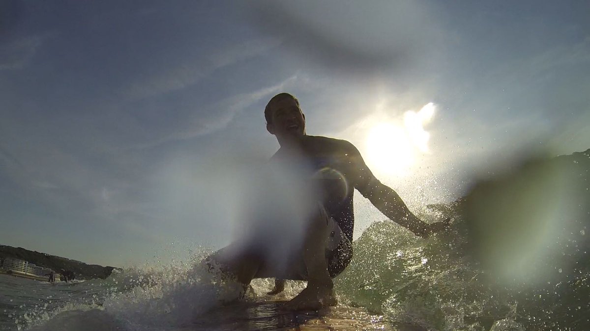 DailyBreadWorks's tweet image. Thanks to Shaun for sending me this pic of him surfing the board he shaped.  What a great feeling!  That "yeah! it works, look what I made!" moment.
#surfboard #surf #surfing #surfer #surflife #waves #wooden  #handmade #woodwork #workshop #course #madeitmyself #woodensurfboard