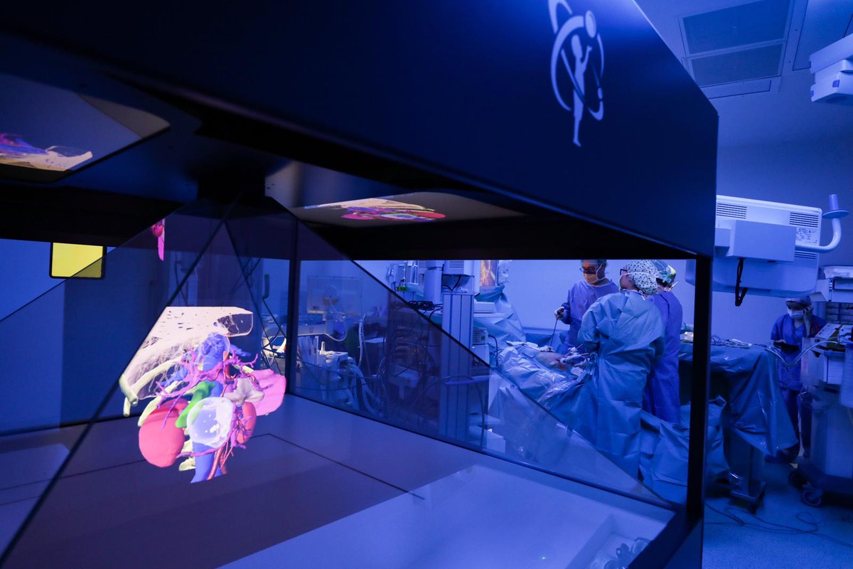 #SantPau presenta un innovador sistema hologràfic #3D per cirurgies d'alta complexitat.
🔈Dr. Antonio Moral, director del Servei de Cirurgia General: "aquesta tecnologia pot beneficiar molts tipus diferents de cirurgies complexes i reduir el temps de recuperació dels pacients".