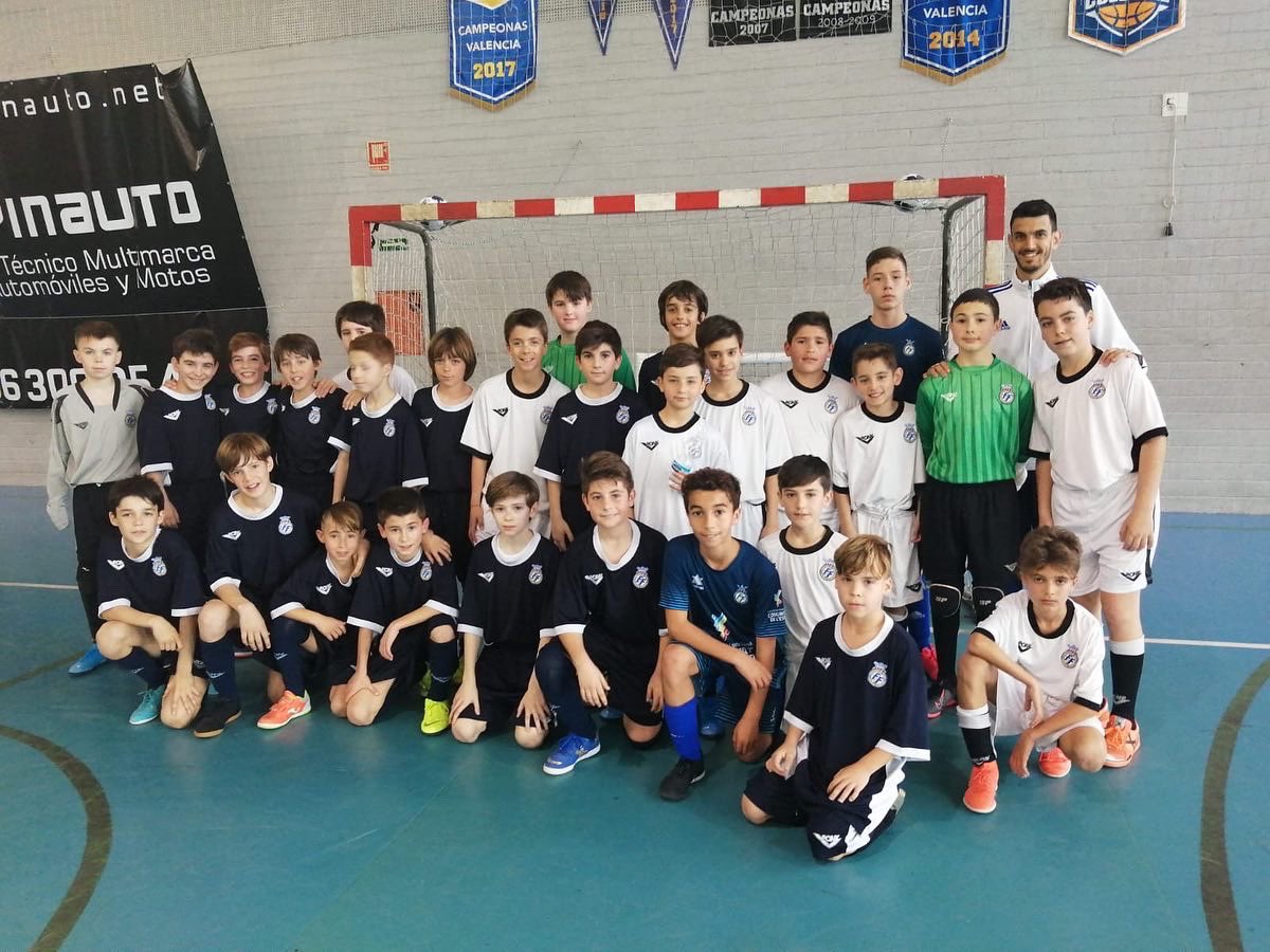 Sucrocullera's tweet photo. Bon dia!

Ahir el nostre jugador aleví, Héctor Ochando, va participar de l’entrenament de la selecció valenciana sub-12. 
Vos passem algunes fotos.

Enhorabona, Héctor!!

#Sucro2020
💓⚽️🔝
#SomSUCRO https://t.co/pkJe8PLcN8