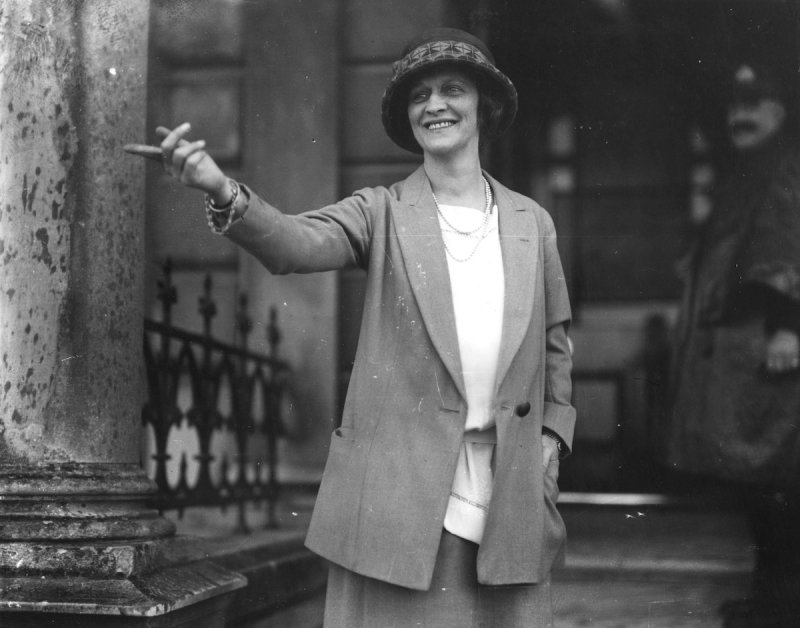  #OTD one hundred years ago, the first speech by a woman in the House of Commons was given by Nancy Astor, MP for Plymouth Sutton between 1919–45. (1/7)