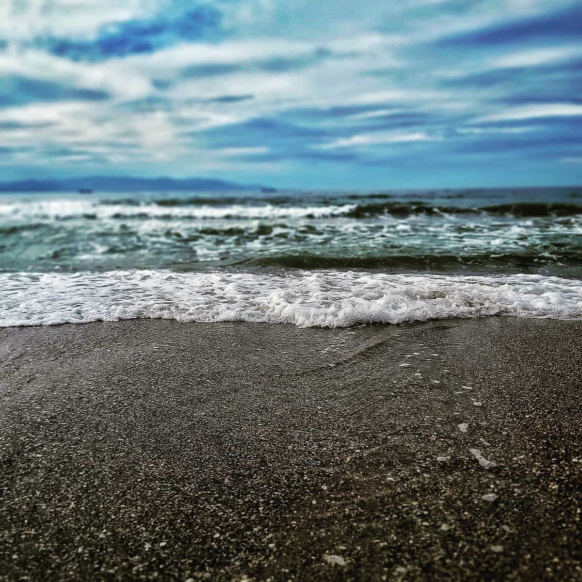 zeynox's tweet photo. Bugün yeni bir gün / Today is a new day #todayisanewday #newday #today #pazartesi #dayinpictures #fotoroman #beach #istanbul #istanbulum https://t.co/V1MV5BIDTJ