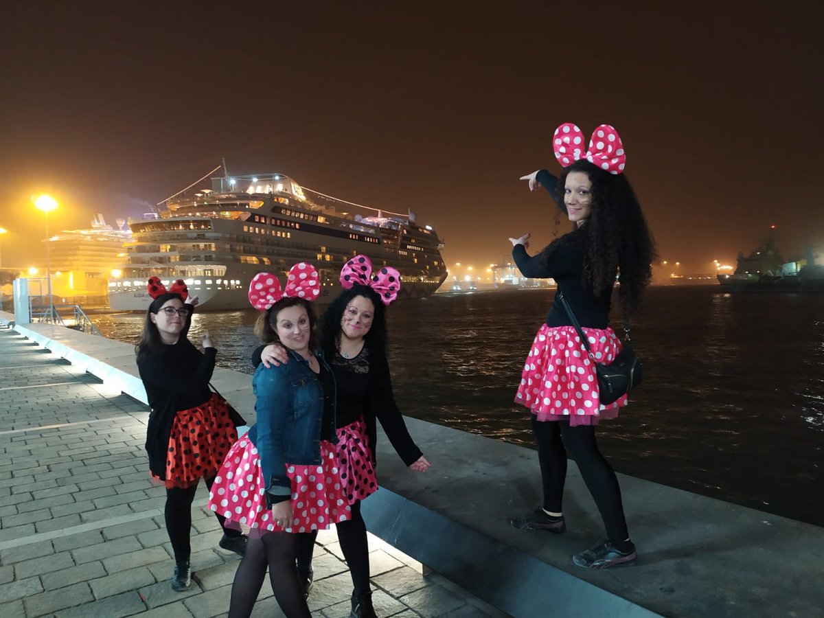 anitagm1993's tweet photo. Segunda noche.....y seguimos!! #carnavales2020 #grancanaria #dragsethlas #diversionmaxima https://t.co/ctDhG8mFSQ