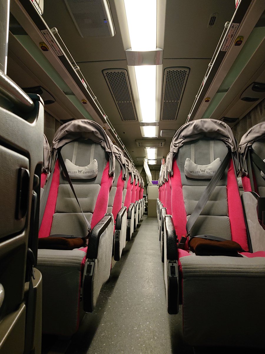 Willer Express労働組合 中央本部 今日は コモド に乗務です 前から7列がリラックス そこから後ろがコモドという幅広 カーテン付きのシートです 水曜どうでしょうで大泉さんが他社様のこれと逆配列の深夜バス 夜行バス に乗ったとき 走行中に広がる Willer Express労働組合 中央本部 今日は コモド に乗務です 前から7列がリラックス そこから後ろがコモドという幅広 カーテン付きのシートです 水曜どうでしょうで大泉さんが他社様のこれと逆配列の深夜バス 夜行バス に乗ったとき 走行中に広がる