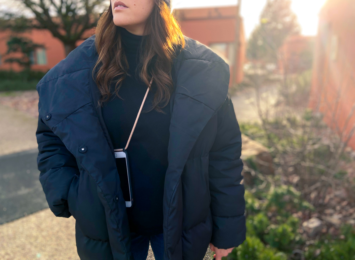 ubbness's tweet image. Ça fait 1 mois que j'utilise le cordon et la coque adaptée de XouXou et je ne peux plus m'en passer. Dans cet article, je vais vous expliquer pourquoi !  unblogbeaute.fr/xouxou-la-coqu…