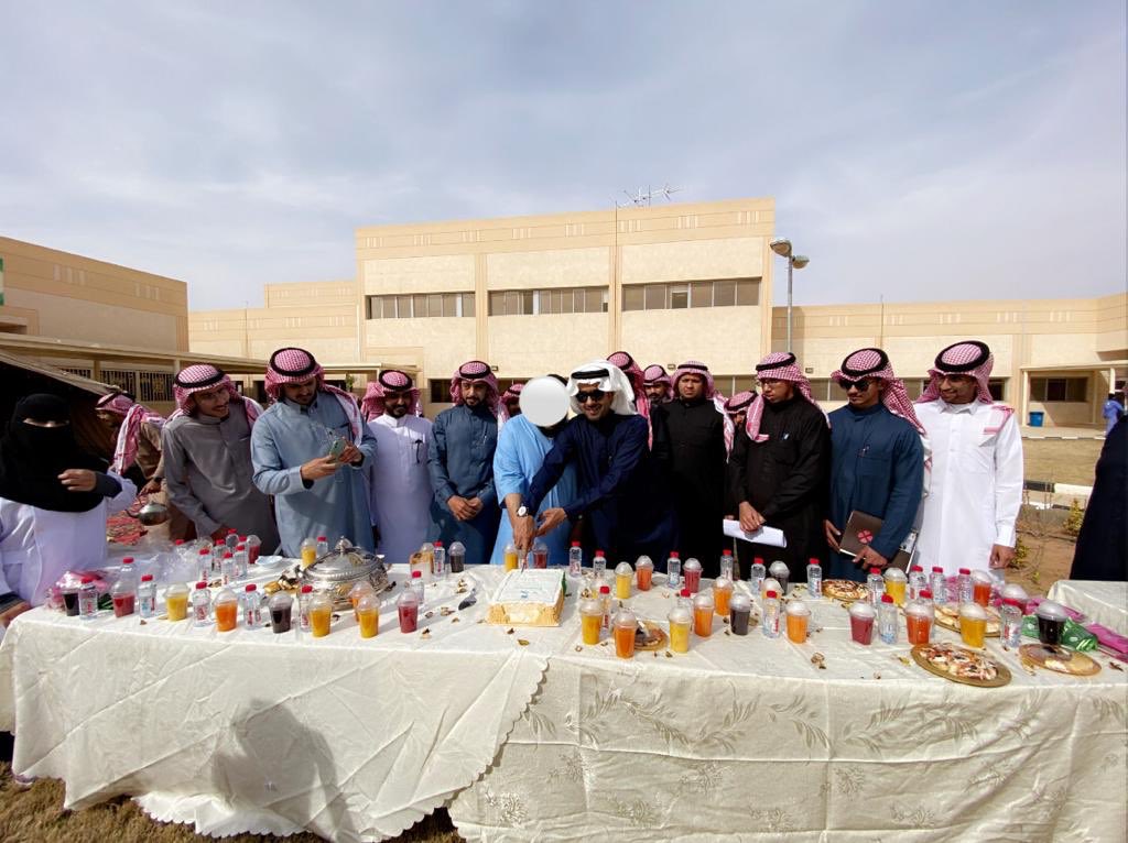 #مجمع_إرادة_للصحة_النفسية_حائل
#الخدمة_الاجتماعية
اقام مجمع إرادة للصحة النفسية بحائل ممثلاً بقسم الخدمة الإجتماعية وبمشاركة من طلاب جامعة حائل خدمة اجتماعية
نشاط اجتماعي وترفيهي للنزلاء بشعار : 
( قيلتنا معكم غير ) 
وبحضور من الدكتور /
بشير علي اللويش
<a href="/hailhealth/">فرع وزارة الصحة بمنطقة حائل</a>
<a href="/_UOH/">جامعة حائل</a>