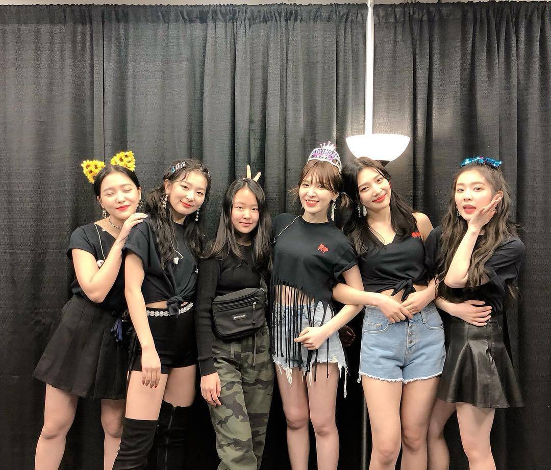 wendydaily221's tweet photo. #WendyOnThisDay 190224 edithkim_ Instagram Update with Red Velvet 

#WENDY #웬디 #RedVelvet #레드벨벳 @RVsmtown https://t.co/xCfR9KmQif