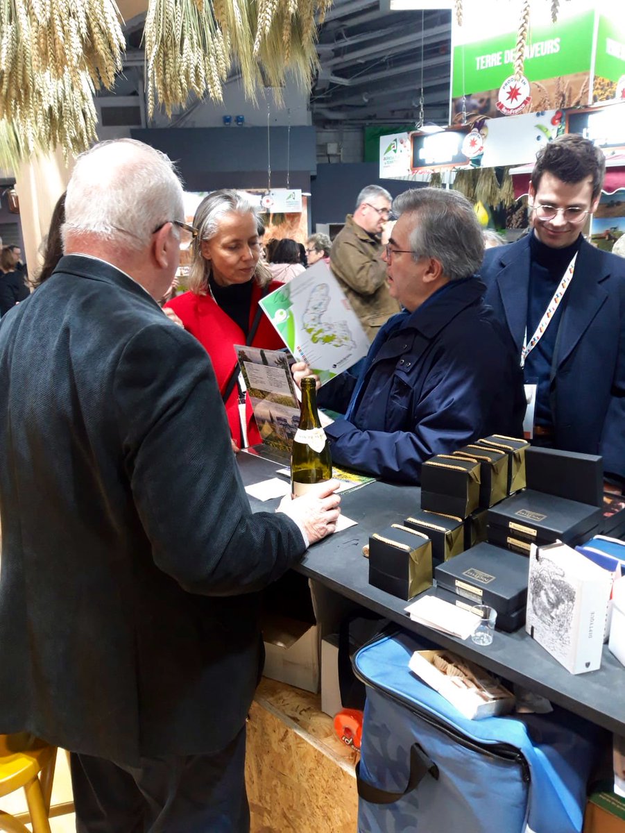 Les_Yvelines's tweet photo. #SIA2020 🚜 Les Yvelines sont fiers de leurs agriculteurs 😃 Jusqu'au 1er mars #HautsDeSeine_Yvelines font stand commun au @Salondelagri [https://t.co/dHkeAxuBAc]. Le pavillon 78/92 est aujourd'hui inauguré par @pierre_bedier et @DevedjianP les présidents des Départements https://t.co/p2HHPtOTFL