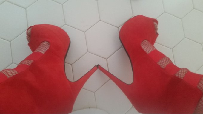 for a fan to plaster on https://t.co/TEbtukHGUi<a href="/tag/redpumps"class="tags"><span>#redpumps</span></a>