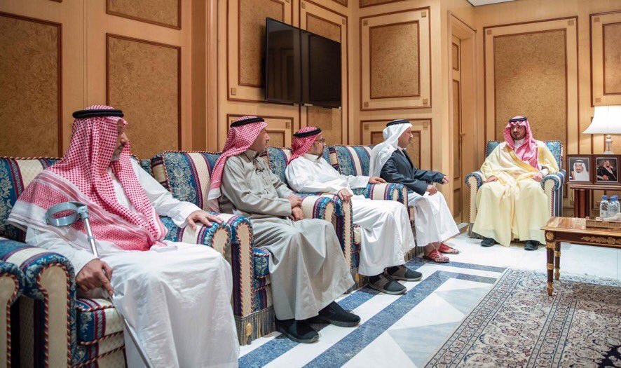 ghamdforum's tweet photo. سمو #وزير_الداخلية بالرياض اليوم يطمئن على صحة العقيد عبدالله بن أحمد الغامدي بعد تعرضه للإصابة بطلقة نارية أثناء تأديته مهامه في متابعة القبض على أحد الجناة في #المدينة_المنورة https://t.co/PGefGld1TP