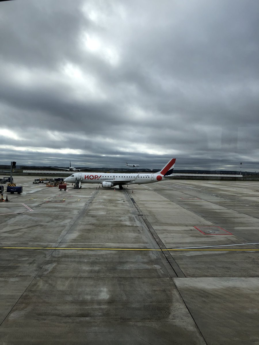 GLesageGenerali's tweet photo. Allez hop! Un vol @AirFranceFR en direction de Pau pour participer au développer des effectifs #commerciaux de @generalifrance 🦁 🛫 https://t.co/2U7iX0lyUm