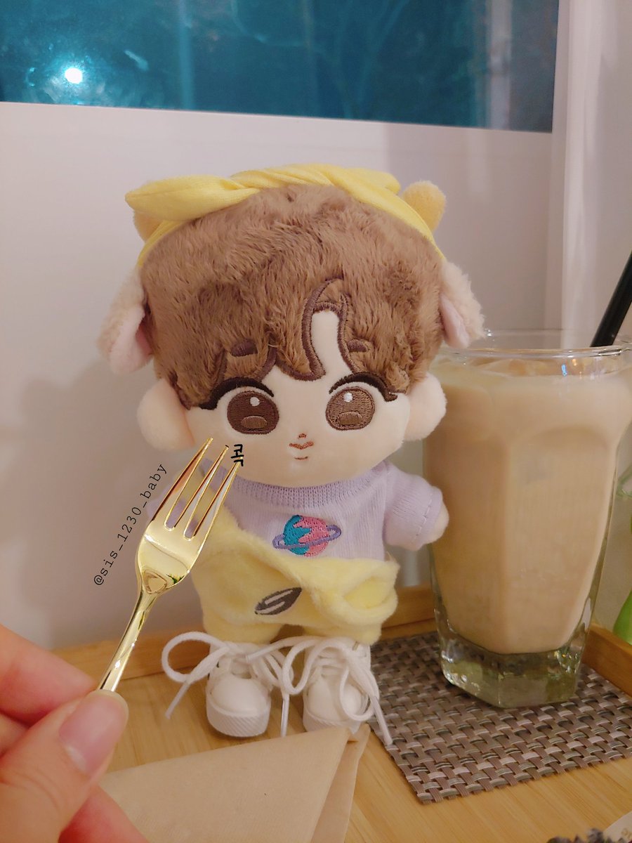 sis_1230_baby's tweet photo. 비하인드🎨
노릇노릇 달찌니 옷은 MOON 컨셉을 예언하신 제 사랑 @YL_doll 일리님 💜💜💜 감사드립니다 💜💜💜💜 https://t.co/OSqBP6pEPx