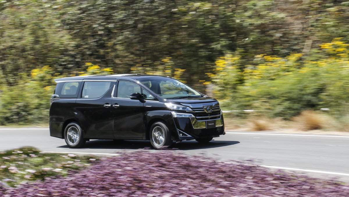 CarWale's tweet photo. Toyota Vellfire - not only is the design language of this MPV is quite sharp, the detailing too, along with quality and fit-and-finish is actually very good.
Read our expert review here: https://t.co/xqo06kGlDv
Do you find the upcoming MPV from Toyota attractive?
#CWReview https://t.co/ZyvS6Q26mZ