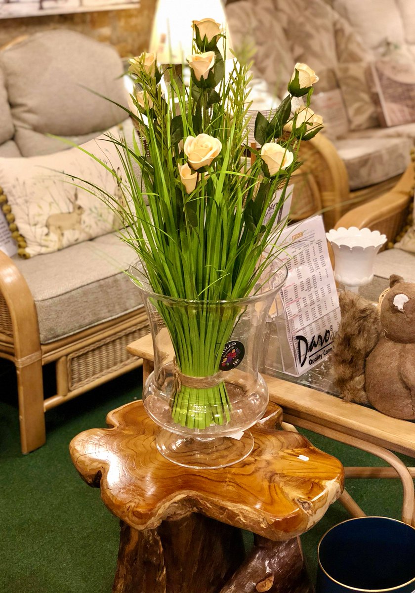 #Giveaway! 🎊 🎁

We're giving you the chance to #win one of these beautiful, artificial #flower bundles, over on our Facebook page. Head over there to get involved! 👉🏼 facebook.com/CanePineDesign/

#competition #homedecor #interiors