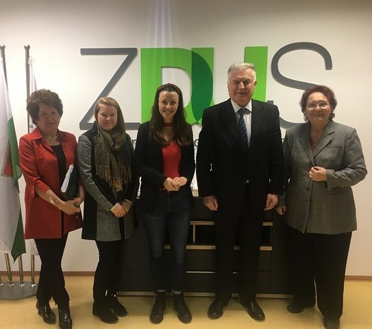 ZvezaDUS's tweet photo. Z @IJoveva o izzivih starejših državljanov Unije. https://t.co/tNEzGvHhwD