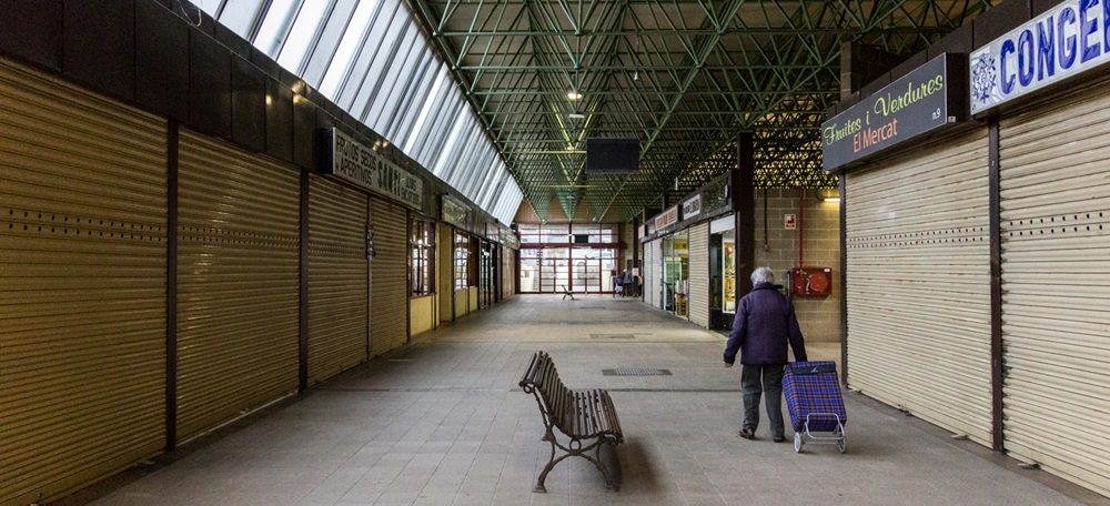 [Atenció] D'estar a punt de tancar a tenir cua per obrir: mitja dotzena de persones volen obrir parada al Mercat de Campoamor de #Sabadell. bit.ly/2Tagh79