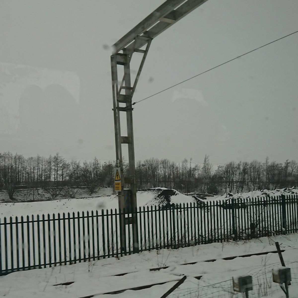 brandosnaps's tweet photo. On my way too #edinburgh on the #train. 📸 

#snow #journey #photography #photo #brandosnaps #kendal
#lakedstrict #landscape #art #oxenholme #avantiwestcoast https://t.co/IJeQ7zR5rn