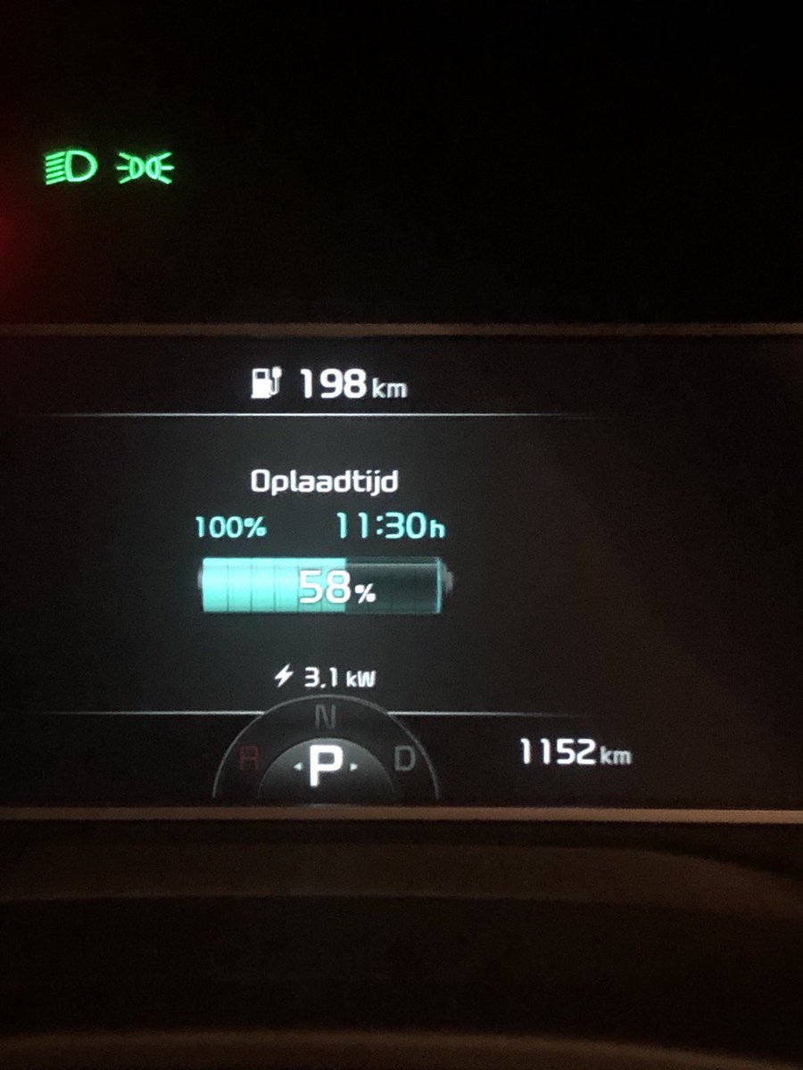Soulplayer123's tweet photo. @Fluvius_be Beste, wij hebben een laadpaal bij ons in de buurt (prinsenhofplein , 9000 Gent). Dit staat overal aangeduid als een 11kW laadpunt. Echter merken wij dat dit niet het geval is. Dit is maar 3,1kW. Kan hier iets aan gedaan worden? https://t.co/KS5GubaXOi