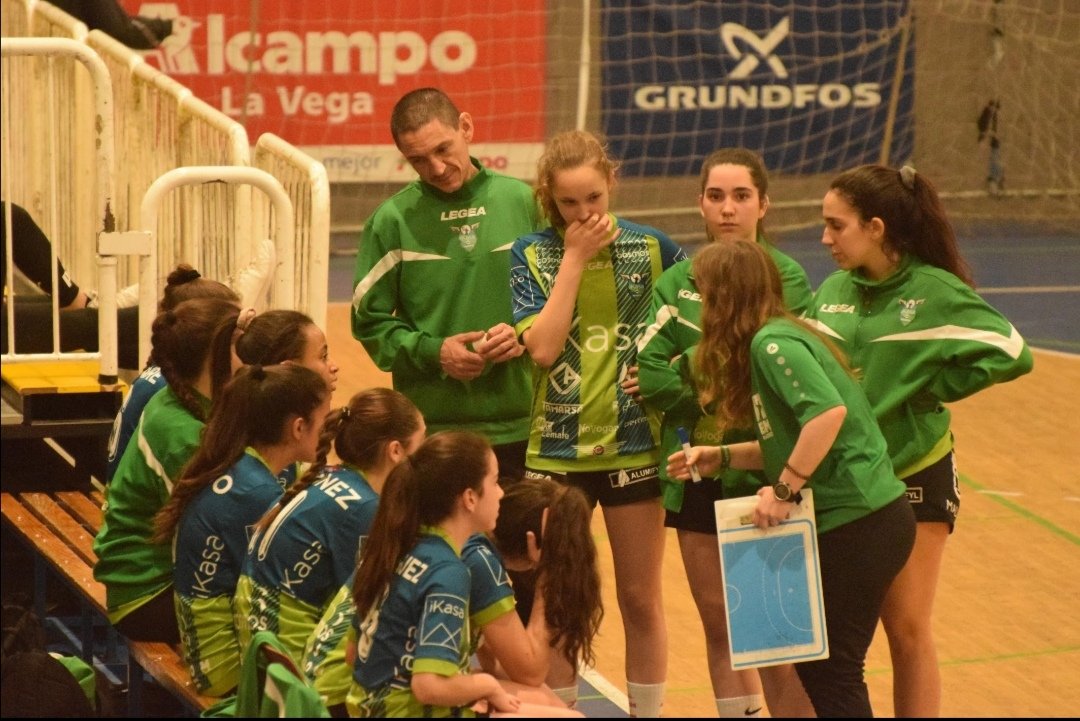 balonmanoikasa's tweet photo. 𝗘𝗤𝗨𝗜𝗣𝗢𝗦 𝗕𝗔𝗦𝗘 1920🟢⚫
#1CF🏆J14
❎@bmalcobendas 38:28 @iKasaBMMADRID
Durante la primera parte este equipo demostró lo que puede dar de sí. Las bajas nos lastraron en la segunda parte. https://t.co/KyQKKJ9H0v