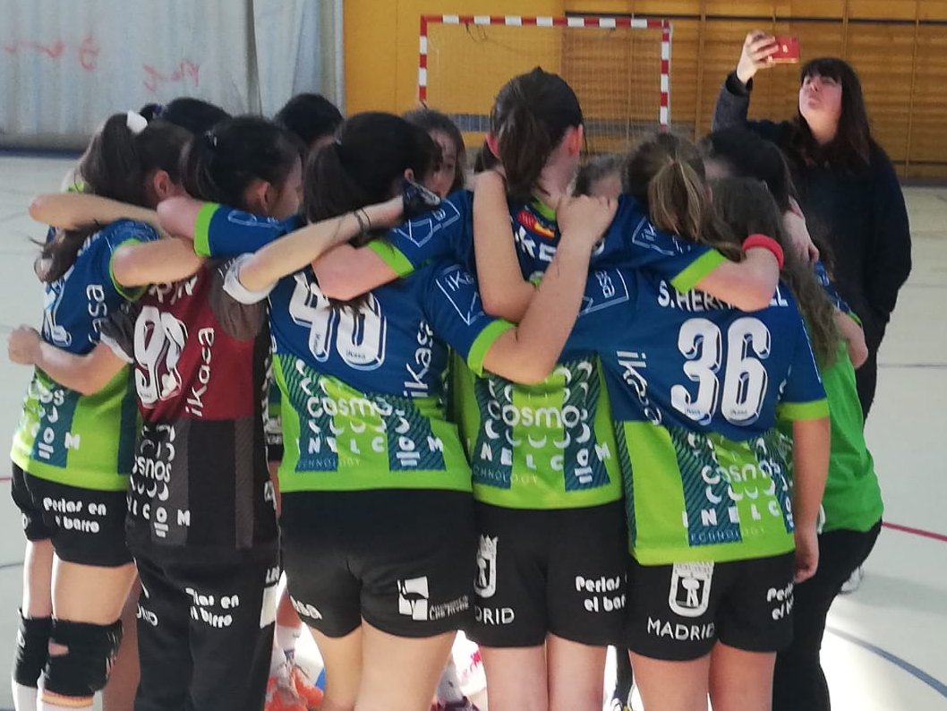 balonmanoikasa's tweet photo. 𝗘𝗤𝗨𝗜𝗣𝗢𝗦 𝗕𝗔𝗦𝗘 1920🟢⚫
#1IF🏆J16
✅@iKasaBMMADRID 28:14 @BMGetasur
Brillando en defensa y viendo con facilidad la portería contraria logramos un 14-3 al descanso. En la 2⃣parte no bajamos la intensidad para mantener la diferencia.Felices por la primera victoria!!! https://t.co/0Ts3BDo5YU